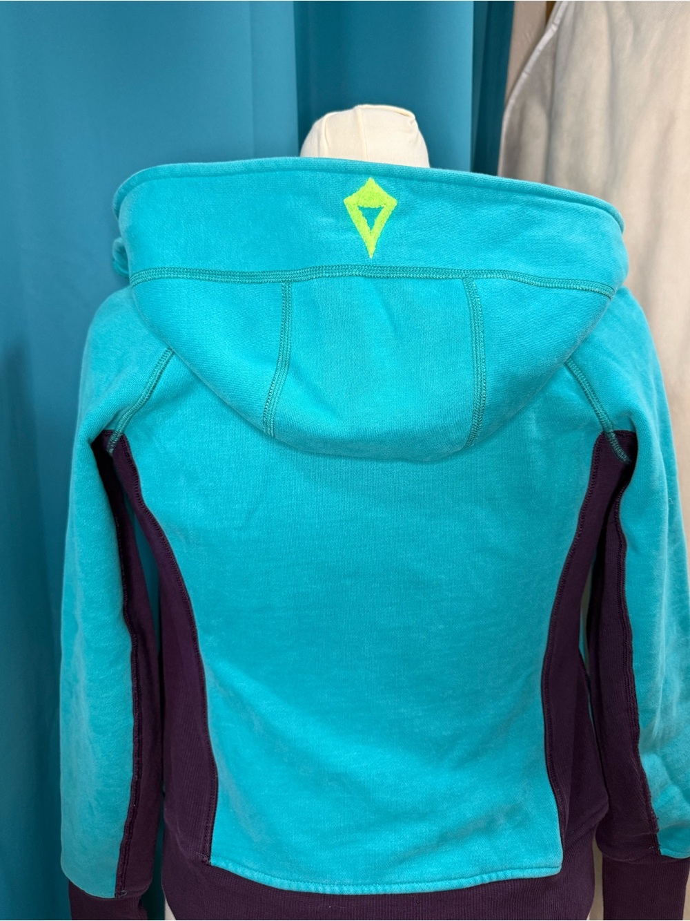Vintage ivivva by lululemon Good in the Hood Hoodie | Size 10 | PEAK/DPRP